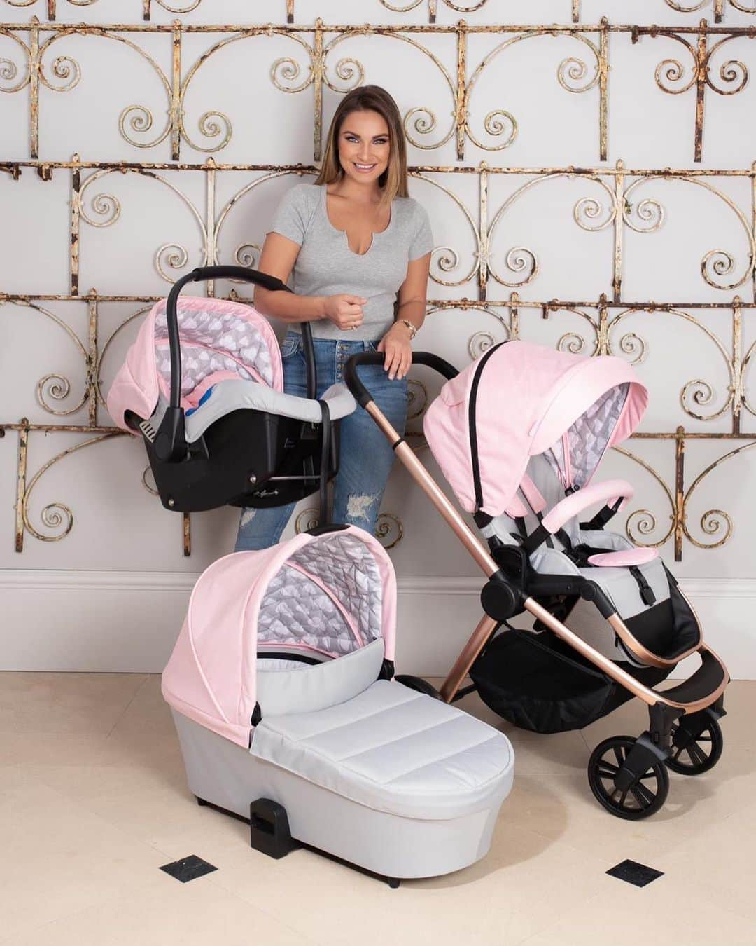 サム・フェアーズさんのインスタグラム写真 - (サム・フェアーズInstagram)「Morning 😙 excited to announce my new range #dreamiiebysamanthafaiers is now available to buy online @mybabiieofficial ☺️ we have some Rosie gold, marble, a new double & more ☺️ I hope you like it guys. Lots of love x (link in bio)」1月24日 18時27分 - samanthafaiers