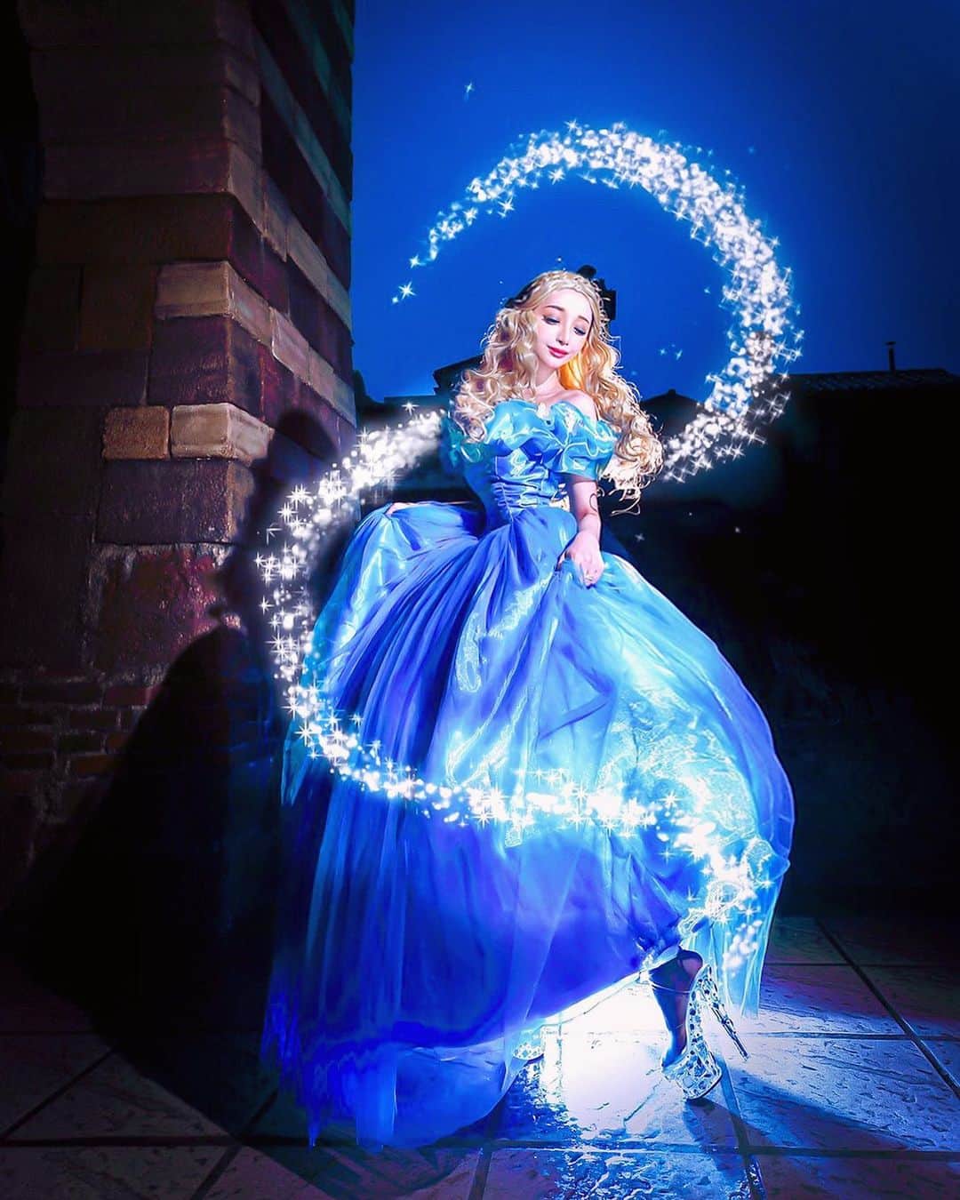 真優川咲さんのインスタグラム写真 - (真優川咲Instagram)「#💍#🏰#🐁#🌃#💎 * I was #enchanted 👠🤴🏻👸🏻👑💕 * * #魔法にかけられて .. 💙📸💫✨ #disney の神様 ありがとう😘 #Princess #Cinderella #disneysea  #Happy#Love 💋」1月24日 18時44分 - saki_411