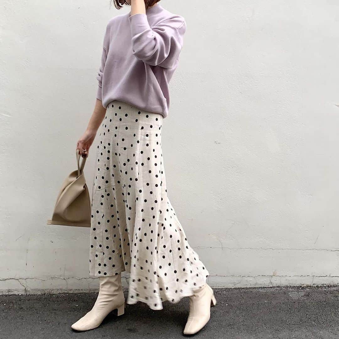 titivateさんのインスタグラム写真 - (titivateInstagram)「. . 【 style share 】 プチハイネックニット 品番:AVXP2534 ¥2,990+tax . リネン混ドット柄フレアロングスカート 品番:AVXN0417 ¥3,990+tax . @miiikunkun 様、素敵なコーディネートありがとうございます✨ ドット柄とリネン混素材が大人可愛いロングスカートにどんなボトムスとも好相性のプチハイネックニットを合わせた春を意識したコーディネイトに💐 . STYLE SHARE 募集中！ titivateのアイテムを取り入れてコーデを投稿しよう！ ハッシュタグは『#titivatestyle』 . 素敵な着こなしで、もしかしたらtitivateのアカウントで紹介されちゃうかも⁈ 「リアル」で「身近」なオシャレコーデを楽しみにしています♪ . #titivate #ティティベイト #ファッション #ニット #ドットスカート #フレアロングスカート . . #Repost @miiikunkun ・・・ . . @titivatejp  の展示会でオーダーしてたやつ♡. . #リネン混ドット柄フレアロングスカート  #プチハイネックニット. .  アウターさえ着ればもう着れるから着ちゃう🥰❤️. . オーダーしたの色々届いてるから 早く着たいな〜(^^)!!!. .  #titivate #ティティベイト #titivatestyle #fashion #wear #ootd  #私服#160cmコーデ #コーディネート#大人カジュアル #instafashion#アラサーコーデ #プチプラ#プチプラコーデ」1月24日 18時45分 - titivatejp