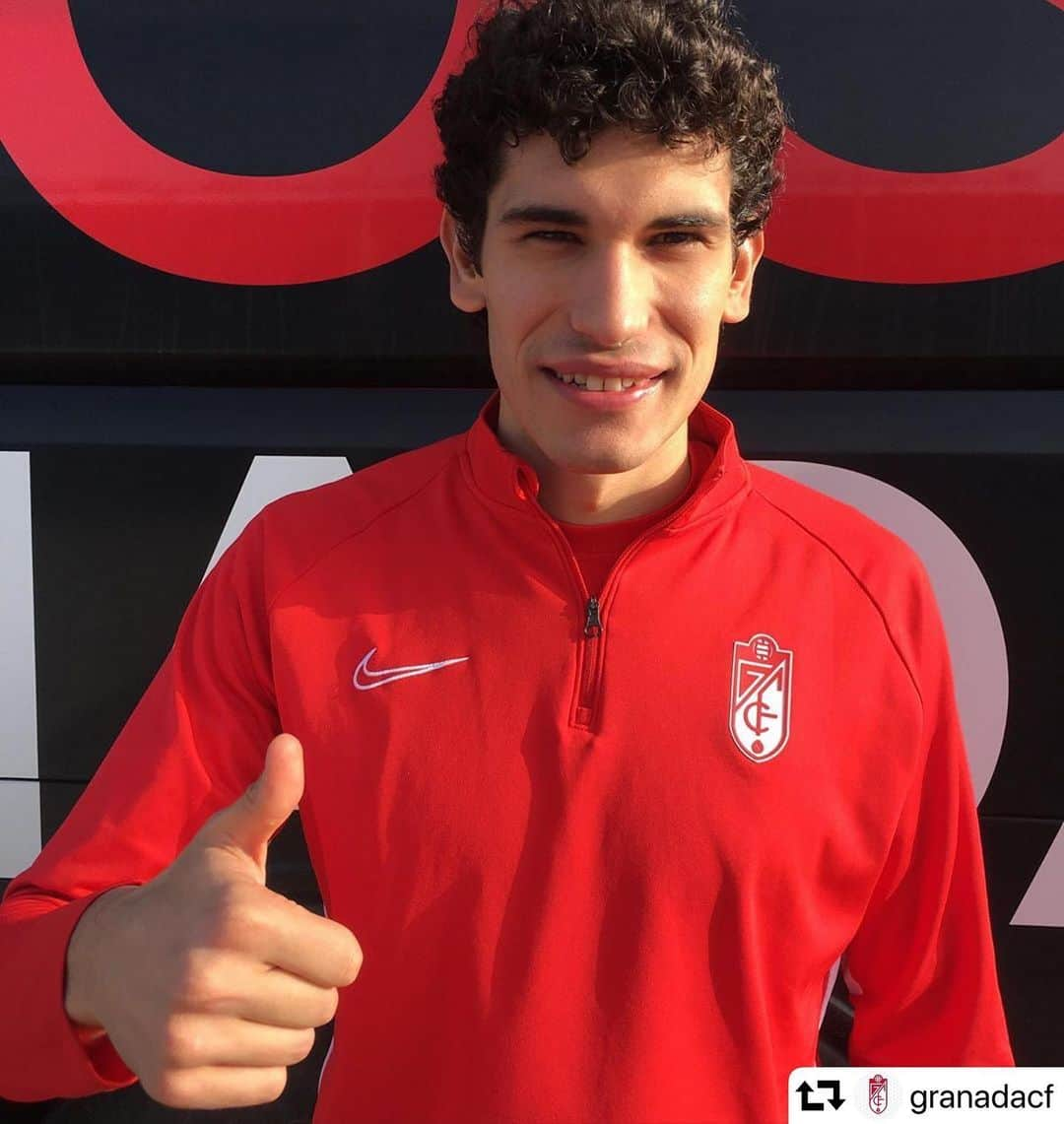 LFPさんのインスタグラム写真 - (LFPInstagram)「😊👍🏻❤️ Welcome back to LaLiga Santander, @jesusvallejo1997! • 😊👍🏻❤️ ¡Bienvenido de nuevo a LaLiga Santander, @jesusvallejo1997! • #Vallejo #Granada #Loan #LaLigaSantander #LaLigaTransfers #LaLiga」1月24日 18時56分 - laliga