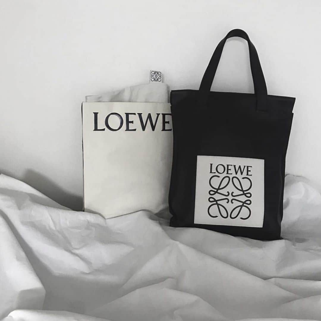 岡元優香さんのインスタグラム写真 - (岡元優香Instagram)「#LOEWE ♡ 1ねんたつ　🧸」1月24日 19時09分 - ___o3yuka._