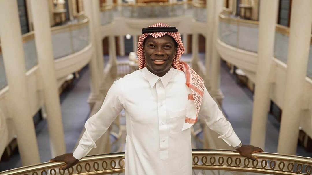 バフェティンビ・ゴミスさんのインスタグラム写真 - (バフェティンビ・ゴミスInstagram)「Jummah Mubarak 🤲🏿 , from cheikh Gomis ✨」1月24日 19時10分 - bafetimbigomis