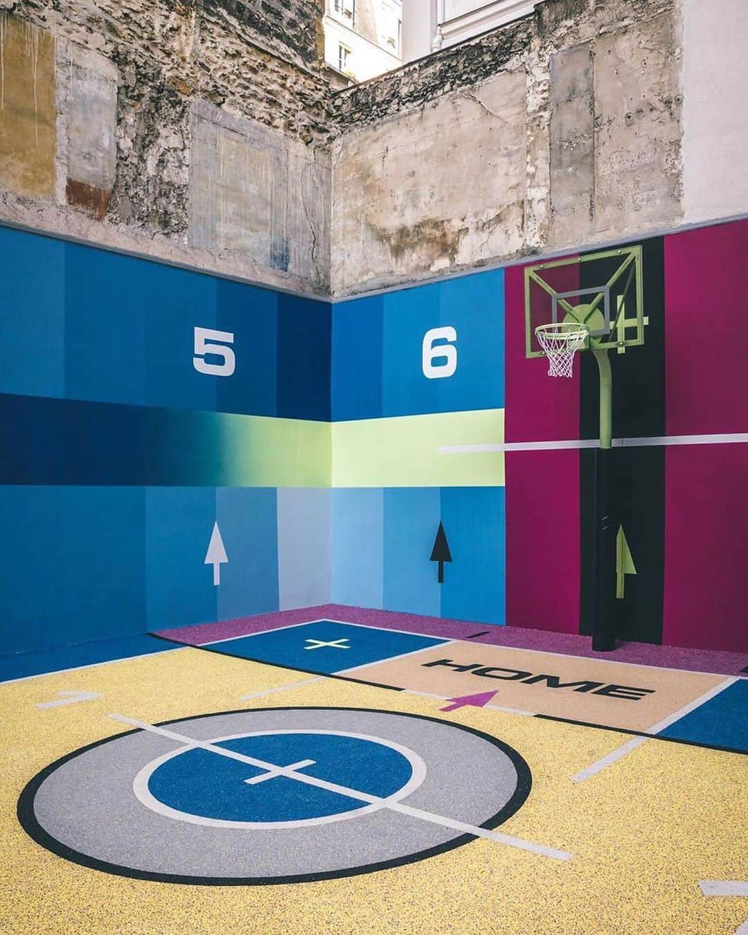 HYPEBEASTさんのインスタグラム写真 - (HYPEBEASTInstagram)「@hypebeastsports: Lay your eyes on @pigalleparis_official’s new basketball court. Located at Rue Duperré, 75009 Paris,  @stephane_ashpool enlisted @illstudio to redesign the collaborative @nike court with various vibrant colors. Swipe for a better look at it. ⁠⠀ Photo: @alexpenfornis」1月24日 19時12分 - hypebeast