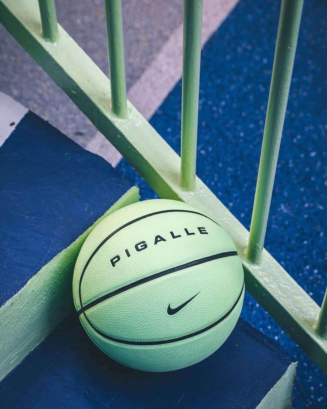 HYPEBEASTさんのインスタグラム写真 - (HYPEBEASTInstagram)「@hypebeastsports: Lay your eyes on @pigalleparis_official’s new basketball court. Located at Rue Duperré, 75009 Paris,  @stephane_ashpool enlisted @illstudio to redesign the collaborative @nike court with various vibrant colors. Swipe for a better look at it. ⁠⠀ Photo: @alexpenfornis」1月24日 19時12分 - hypebeast