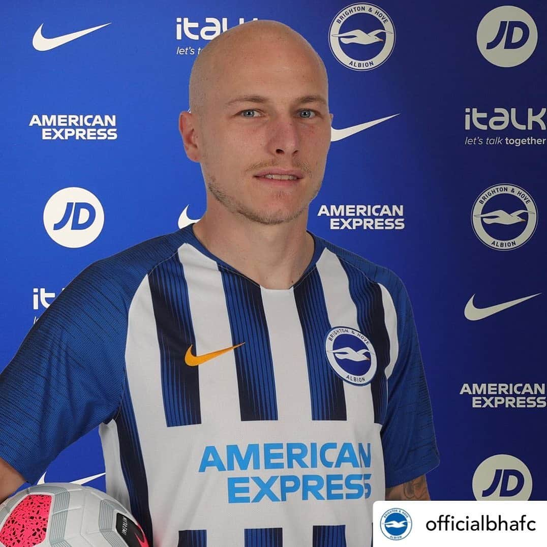 プレミアリーグさんのインスタグラム写真 - (プレミアリーグInstagram)「Repost • @officialbhafc ✍️ @aaronmooy has signed a three-and-a-half-year deal with Albion! #BHAFC 🔵⚪️」1月24日 19時23分 - premierleague