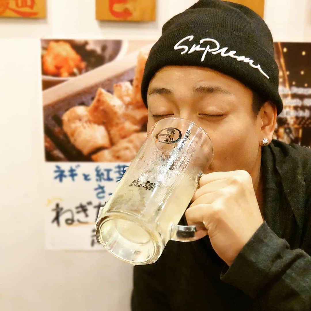 中村昌也のインスタグラム：「焼き肉とハイボール。。。 合うねぇ〜。。。 最近、毎日が充実してますわ。。 帰ってNBAみよ😌」