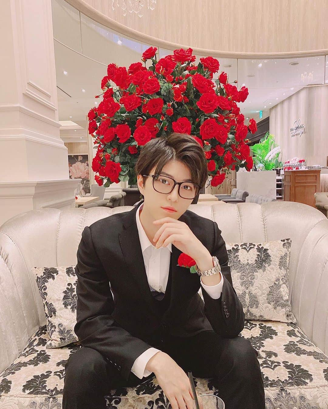 林たくま（はやたく）さんのインスタグラム写真 - (林たくま（はやたく）Instagram)「スーツ🌹 I'm wearing a suit 한국을 사랑합니다」1月24日 19時44分 - haya__taku