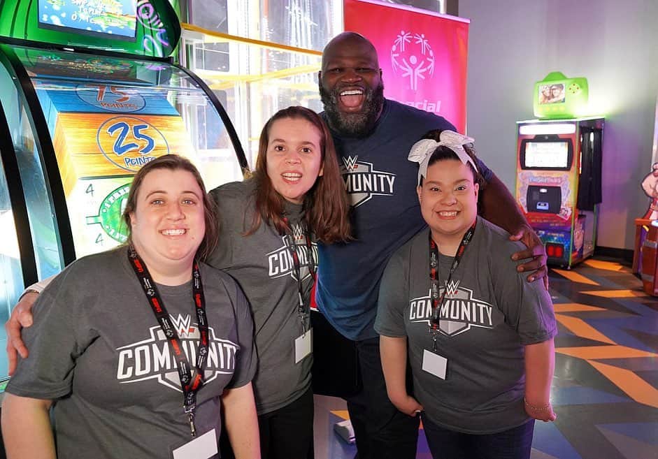 WWEさんのインスタグラム写真 - (WWEInstagram)「It’s time to #PlayUnified! @wwe Superstars were honorary coaches for a Unified Bowling/Arcade Game Showdown with the @specialolympics as part of #RoyalRumble Week! #InclusionRevolution」1月25日 5時38分 - wwe