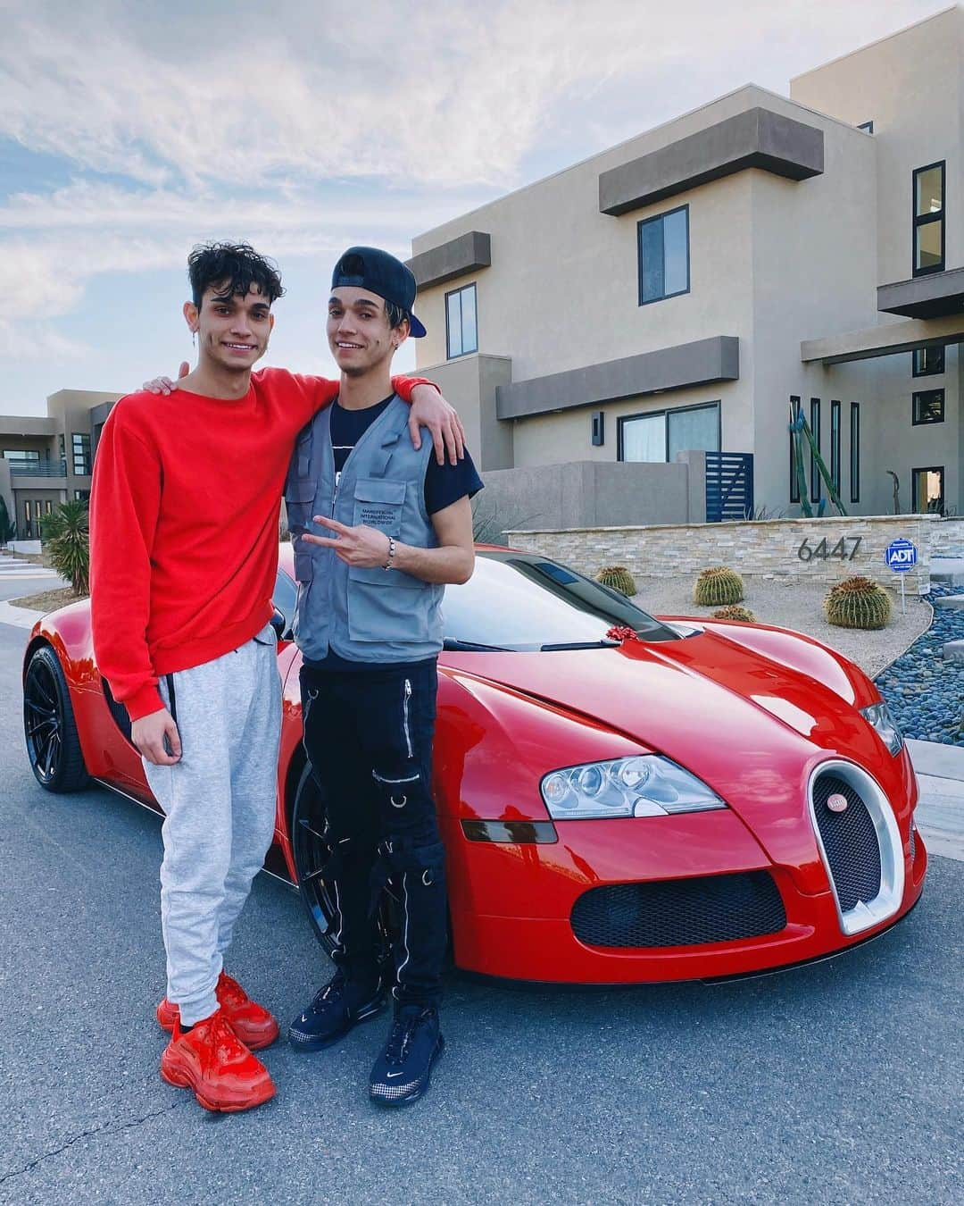 Lucas Dobreさんのインスタグラム写真 - (Lucas DobreInstagram)「Happy early birthday twin bro!! I love you ❤️」1月25日 5時44分 - lucas_dobre