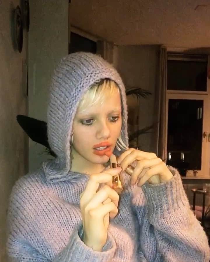 マリヤン・ジョンクマンのインスタグラム：「What r u lookin at 💋」