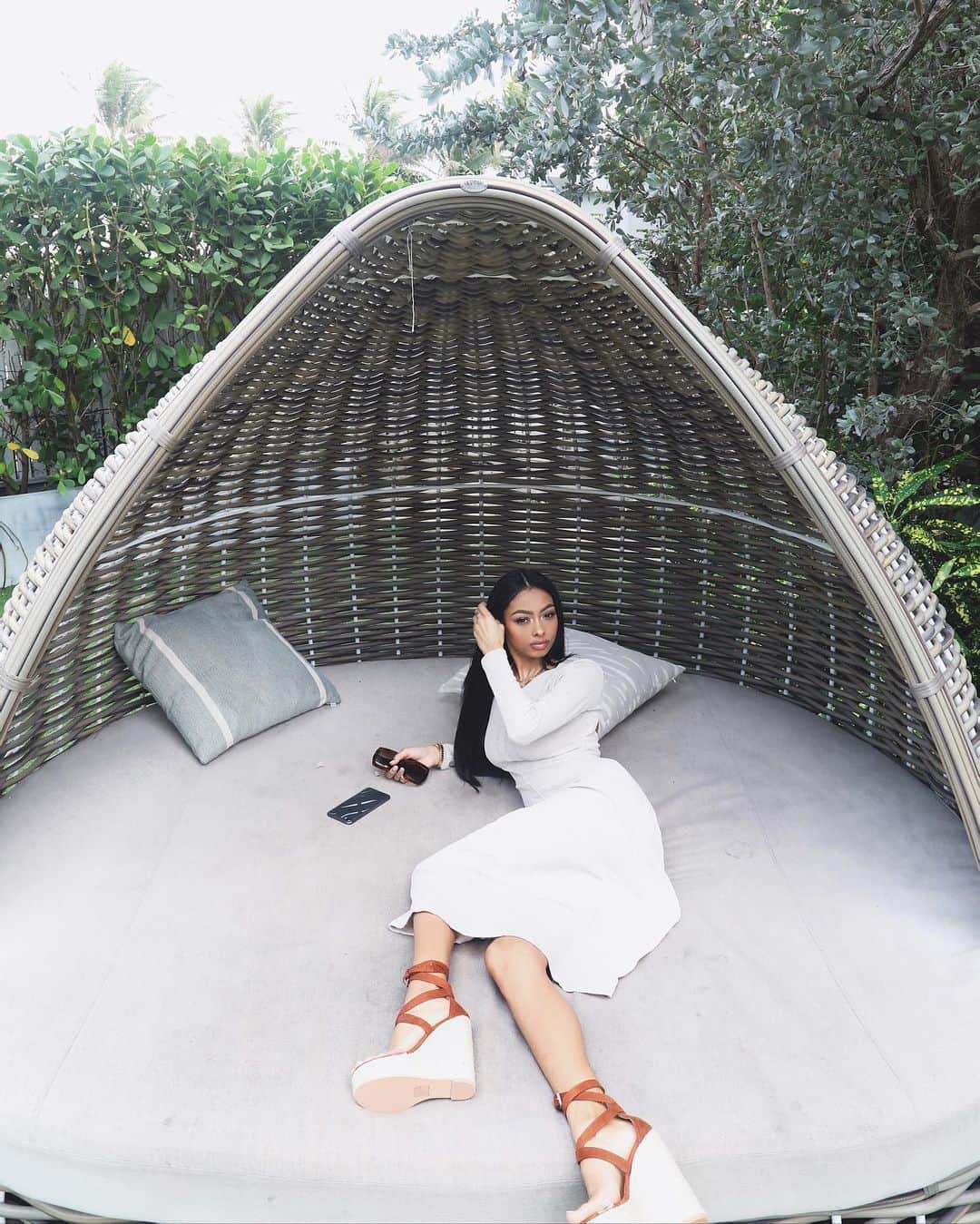 ジェイデ・ピアスのインスタグラム：「In beautiful Miami with @lauramercier, I feel so lucky 🥺. We’re here to celebrate the launch of their new pure canvas primers (which by the way are amazing!) #merciermoments #presstrip」