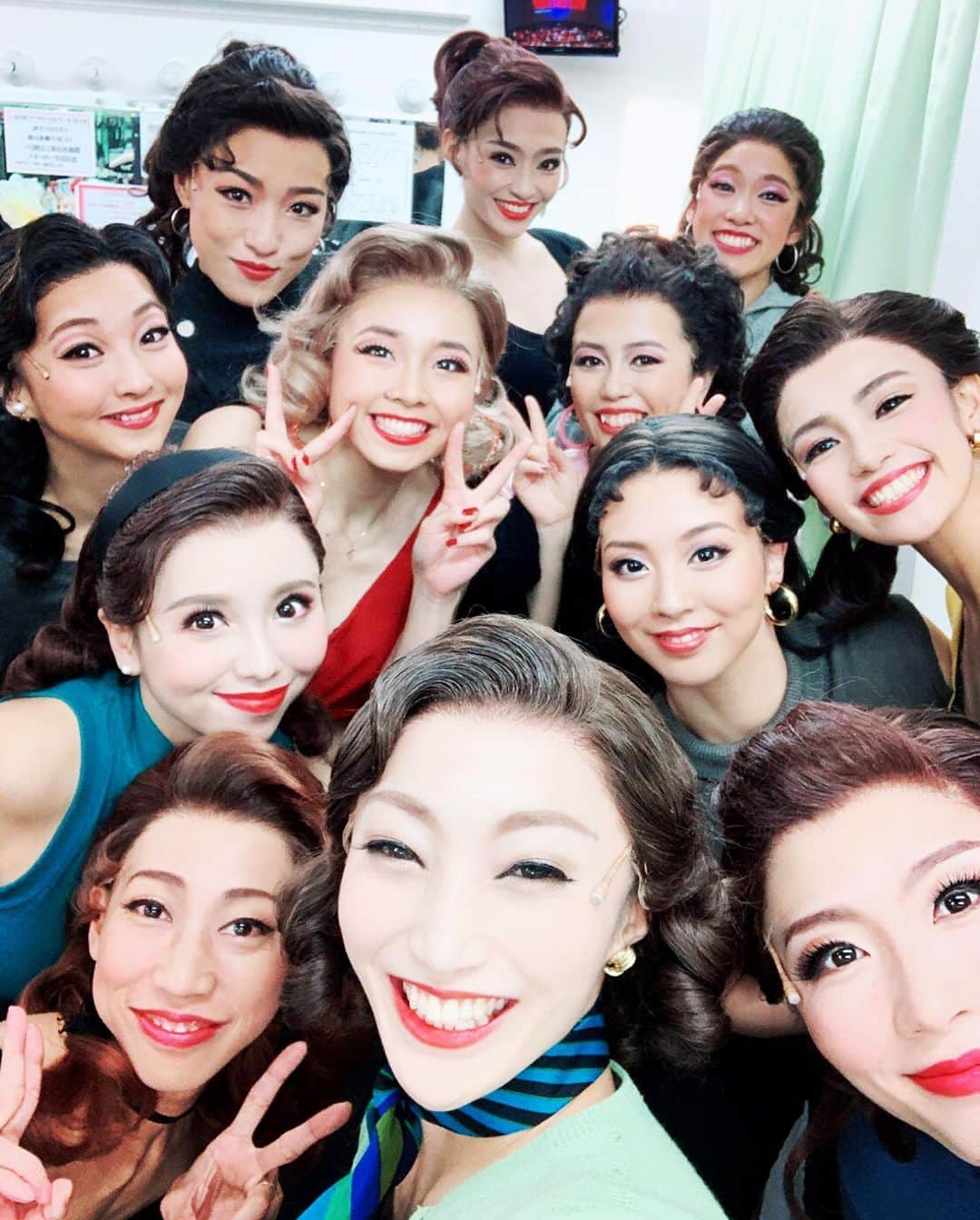 矢吹世奈のインスタグラム：「・ WSS女子❤️withかのちゃん👦🏻💙笑 本番も楽屋も毎日たのしかったです。 女子はSeason3も同じメンバーなのでうれしい☺️ またお世話になりたいと思います🙇‍♀️ #westsidestory#wss#girls」