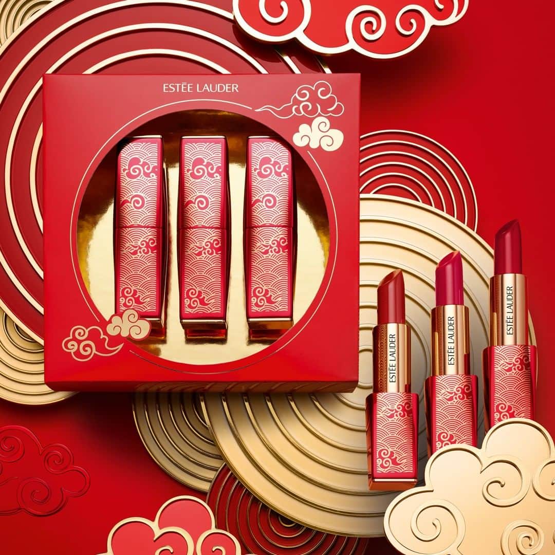 エスティローダーさんのインスタグラム写真 - (エスティローダーInstagram)「Add some good fortune to your lipstick lineup with the #PureColorEnvy Red Trio Lipstick Set! 💄 Three bold shades of #LipstickEnvy = endless lip looks for your #NewYear celebrations.  Shades featured: Persuasive 333, Bois de Rose 131, and Decisive Poppy 562.」1月25日 6時00分 - esteelauder