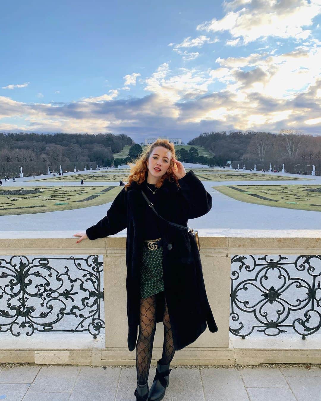 ベッキー・クルーエルのインスタグラム：「palatial palace, schönbrunn palace in vienna, so much interesting history and beautiful baroque design 🦚」