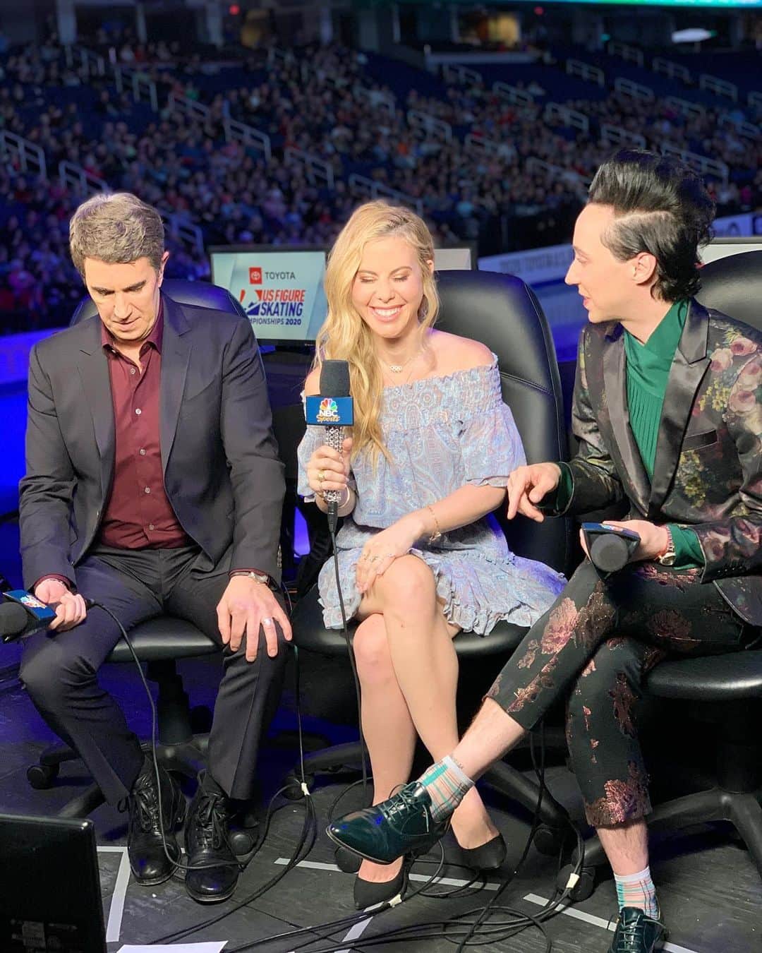 タラ・リピンスキーのインスタグラム：「Back in my happy place between these two. ⛸🎤 #uschamps20 👗 by @misa_losangeles @nbcsports @terrygannon83 @johnnygweir」