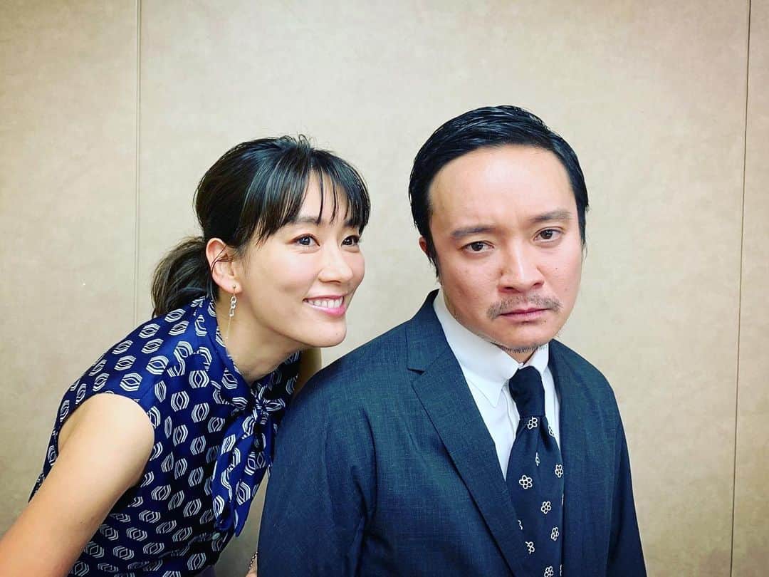 水川あさみのインスタグラム：「こっちも格好つけちゃってさ！🤷🏻‍♀️ #グッドバイ」
