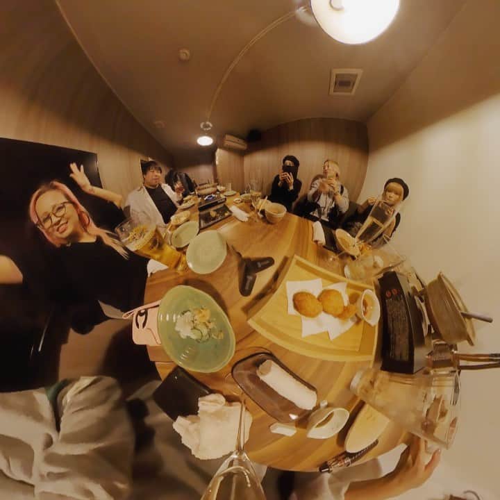 MEGのインスタグラム：「360度、東京。日本帰国しました、しばしの滞在。 #普通に鍋たべてる感じいいぞ」