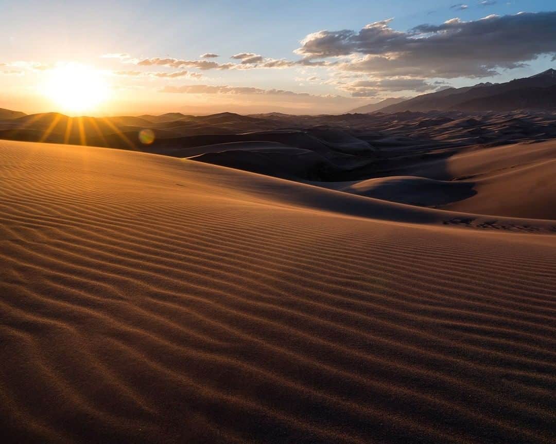 National Geographic Travelさんのインスタグラム写真 - (National Geographic TravelInstagram)「Photo by @stephen_matera | Windblown sand across Colorado’s Great Sand Dunes National Park and Preserve at sunset. The park also contains the Sangre de Cristo Mountains, with six peaks over 13,000 feet (3,900 meters). The sand dunes are up to 750 feet (200 meters) high and are constantly shifted by the blowing wind.  Follow me @stephen_matera for more images like this from Colorado and around the world. #desert #sangredecristomountains #colorado」1月24日 22時15分 - natgeotravel