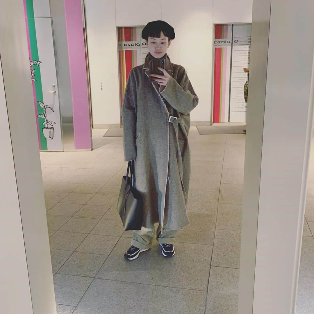 高見まなみのインスタグラム：「≪移籍のご報告、 所属事務所がFRIDAYになりました！≫ . . . 今日は新年会で、皆さまにお会いできて、あたたかく迎え入れてくださり、社長をはじめ、とても素敵な方ばかりで、本当に感激しました。  心機一転、がんばっていきますので、これからも、どうぞよろしくお願いいたします。」