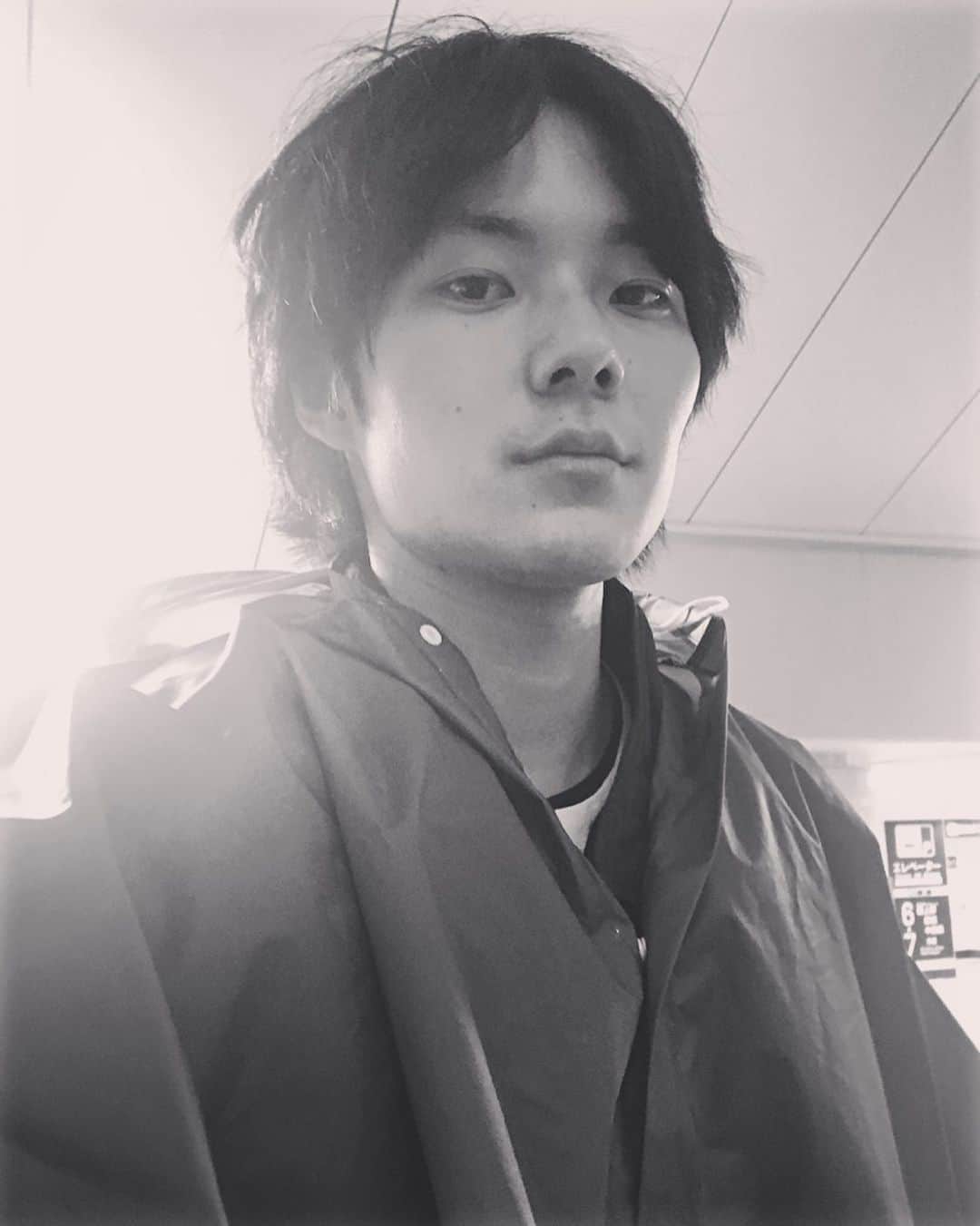 牧亮佑さんのインスタグラム写真 - (牧亮佑Instagram)「がっつり切りました！  あ、こちら切る前です。  #あ髪の毛の話です」1月24日 22時22分 - ryosuke_maki_