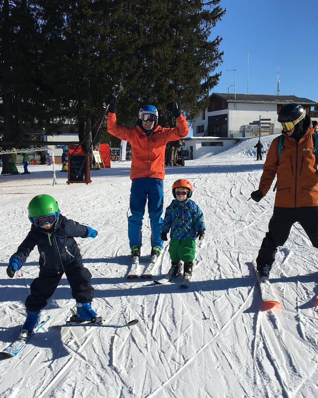 ニナ・カプレツさんのインスタグラム写真 - (ニナ・カプレツInstagram)「Rätikon! Had a blast spending some time with my family in the @praettigau.ch , enjoying the snow, sun and the good 🇨🇭Röschti.  My empty tank from last years season is full again and I can’t wait to move on rocks!  Thanks @hydroflask for being such a nice plus for every family member during our long days outdoors.  #ratikon #familytime❤️ @praettigau.ch @scarpaspa @hydroflask @julbo」1月24日 22時25分 - ninacaprez