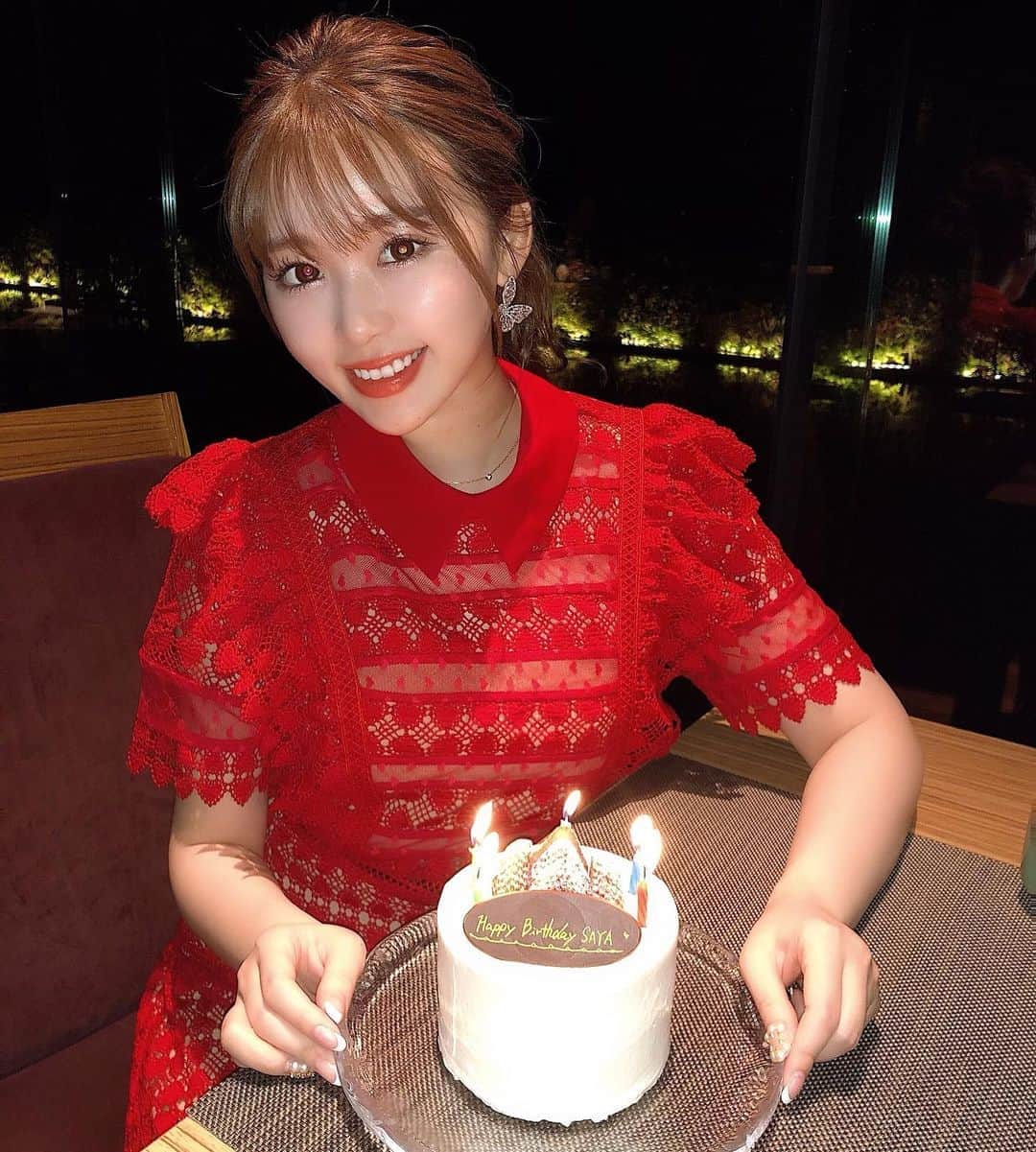 藤川沙弥のインスタグラム：「昨日1/23𓍯また1つ歳を重ねました🎂🙏🏻﻿ ﻿ 何歳ですかとよく聞かれますが,,,笑﻿ 31歳になりました𓊰・⋆*¨*•.¸¸♪﻿ ﻿ 友達たちからの💌に幸せな気持ちに🥺💕﻿ 1年に1度私からも感謝の気持ちを﻿ 伝えられる日なので嬉しいな🕊📮﻿ ﻿ 楽しい30代を過ごせるよう﻿ まだまだ色んな事に挑戦して﻿ 充実させていきたい🌹🌹🌹﻿ ﻿ いつもインスタを見てくださってる皆さん﻿ ありがとうございます🥰💗﻿ ﻿ ﻿ ﻿ ﻿#mybd #birthday #31th #123」