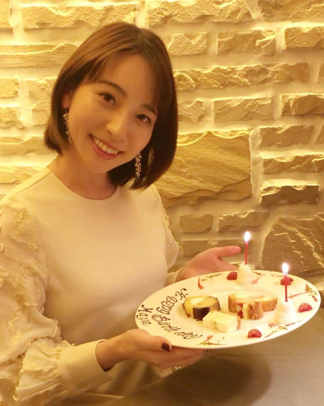 今井麻椰さんのインスタグラム写真 - (今井麻椰Instagram)「1年早いなっ🎂🎈 . 毎年思うけど、年齢に見合った女性でいられるように、日々精進して、頑張りますっ🙋‍♀️🎈 . メッセージ下さった方々ありがとうございますっ☺️🎈 . #誕生日」1月24日 22時34分 - maya_imai_124