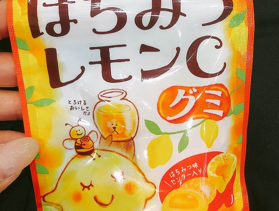 とぎもちさんのインスタグラム写真 - (とぎもちInstagram)「.﻿ ﻿ 実は私グミマニア🙄💕﻿ ﻿ 日本に帰ると大量買いしてくるのがグミ！﻿ ﻿ 今回も大量のグミを 韓国に持って帰ってきました 😆💓﻿ ﻿ その中でも美味しかった﻿ 私のお気に入りは﻿ はちみつレモンCグミ 🍯🍋﻿ ﻿ 甘いはちみつたっぷりこれ好き~🍯💓💓﻿ ﻿ ♡﻿ ﻿ #はちみつレモンCグミ #グミ #コンビニ #日本のお菓子 #일본젤리 #하치미츠레몬c구미 #일본과자 #일본여행」1月24日 22時34分 - togistagram