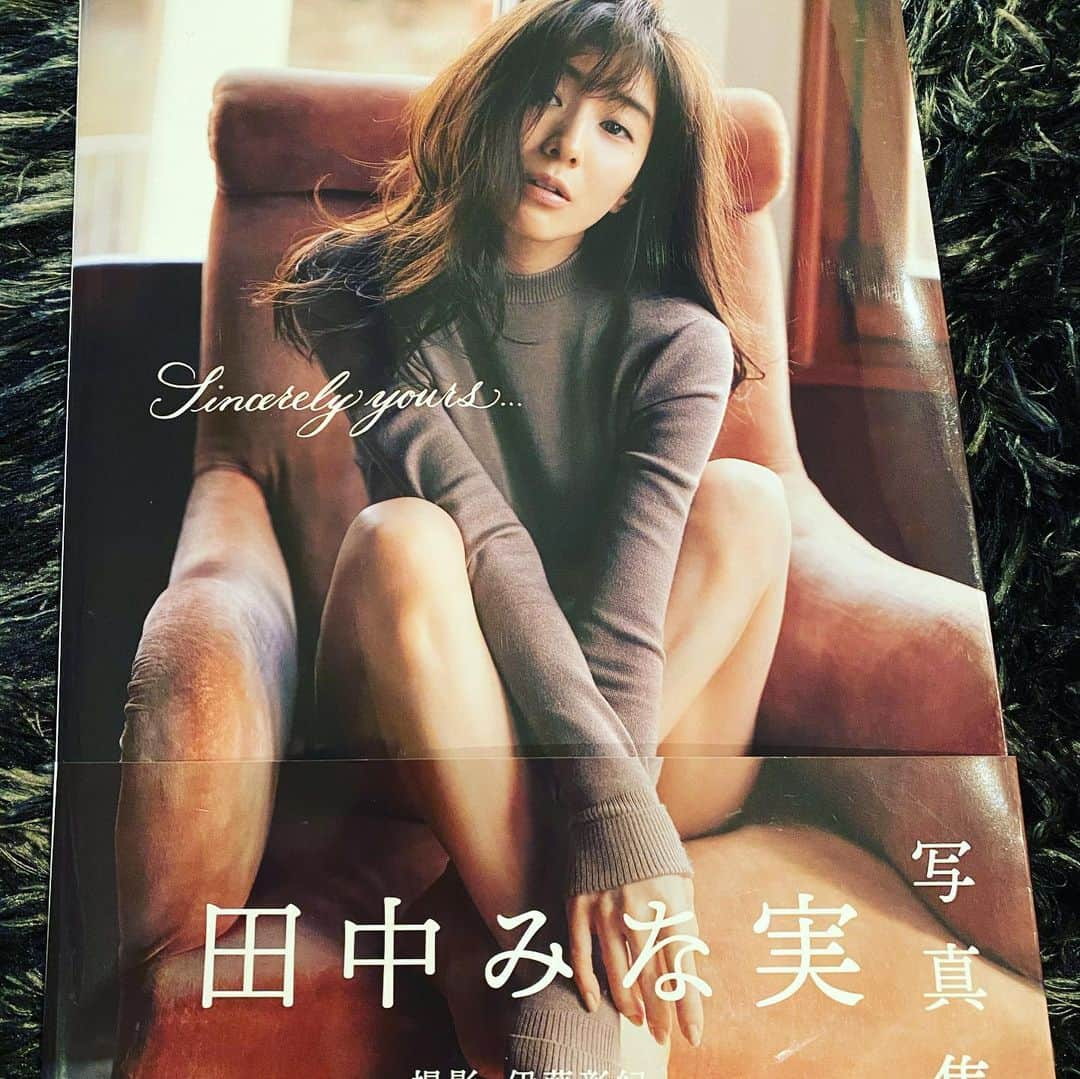 吉村崇さんのインスタグラム写真 - (吉村崇Instagram)「話題の書物を頂きました なるほど全てお見通しってわけか #話題の書物 #田中みな実さん #全てお見通しだ」1月24日 22時44分 - hnkyoshimura