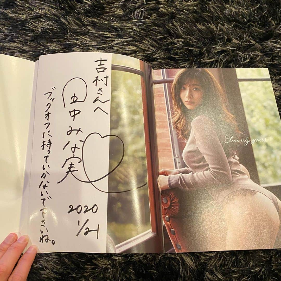 吉村崇さんのインスタグラム写真 - (吉村崇Instagram)「話題の書物を頂きました なるほど全てお見通しってわけか #話題の書物 #田中みな実さん #全てお見通しだ」1月24日 22時44分 - hnkyoshimura