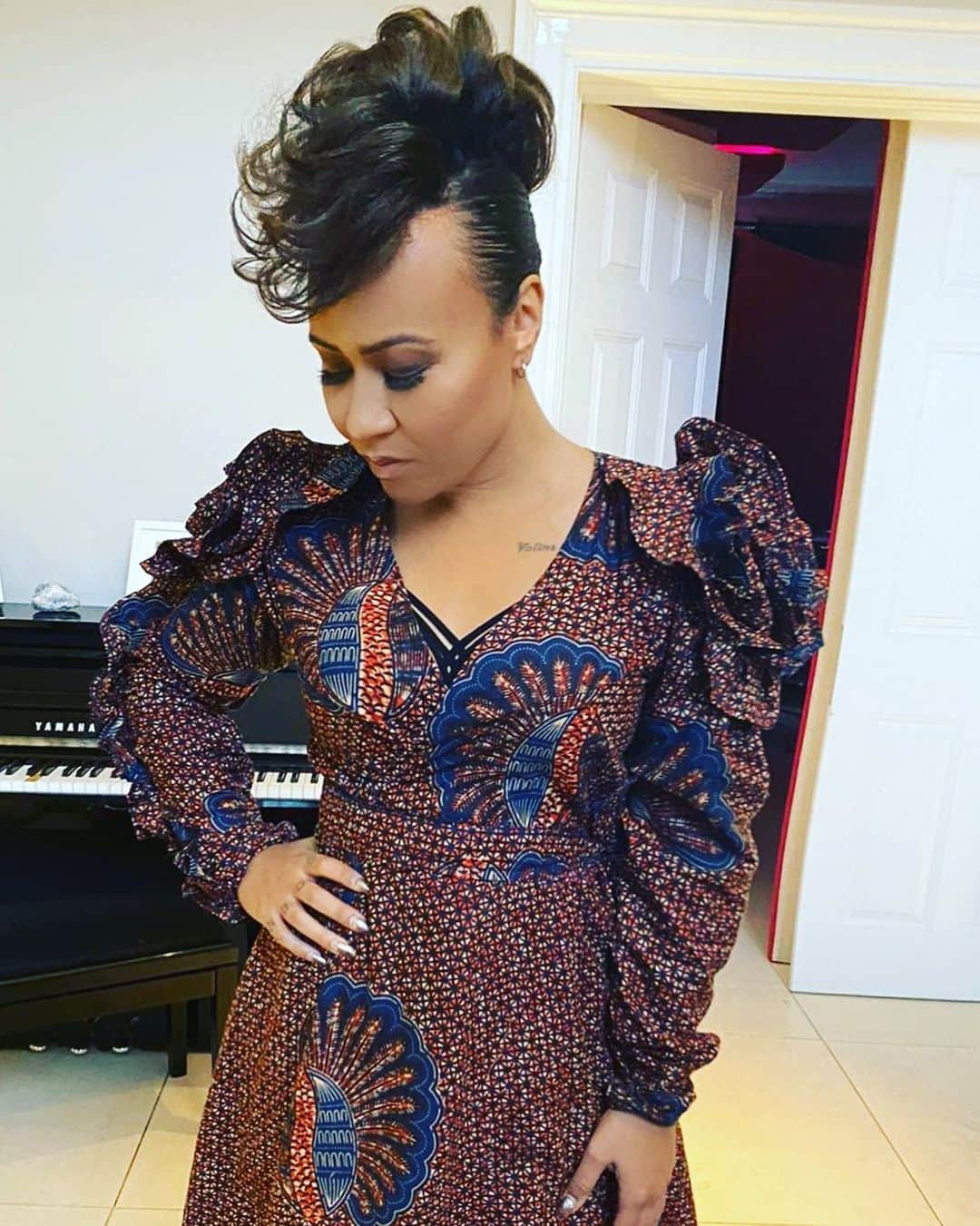 Emeli Sandéのインスタグラム：「Thank you Irene Bukaka for designing this beautiful dress for me! It makes me feel strong and fabulous all at once x」