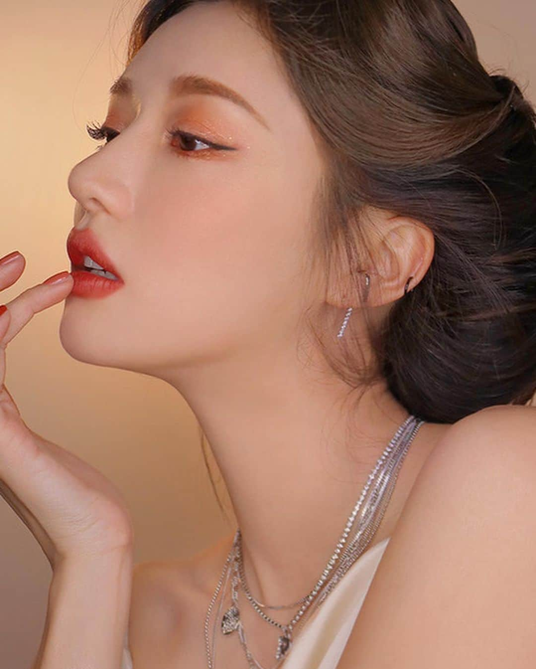 3CE Official Instagramさんのインスタグラム写真 - (3CE Official InstagramInstagram)「#goodnight🌙  3CE SLIM VELVET LIP COLOR #FLUFFY_RED #3CE #3CESLIMVELVETLIPCOLOR」1月24日 23時29分 - 3ce_official