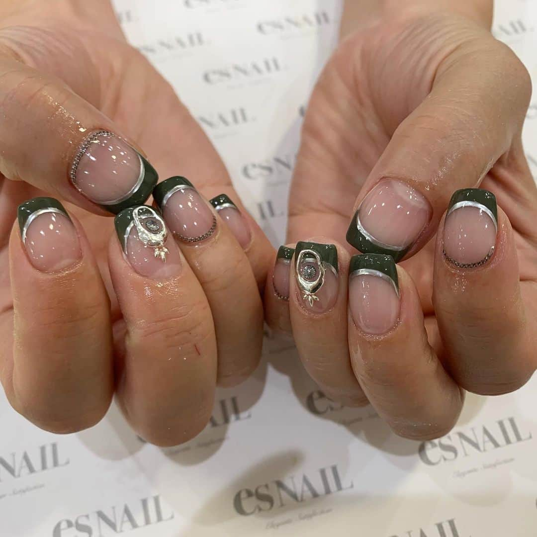 esNAILさんのインスタグラム写真 - (esNAILInstagram)「. カジュアルフレンチ🕊 . . .  #nail#nails#nailart#naildesign##esnail_shibuya#gelnail#ネイル#エスネesnailイル#ジェルネイル#esネイル#ネイルデザイン#美甲#tokyo#shibuya#newnail#渋谷店#新宿店#吉祥寺店#大宮店#名古屋店#大阪店#福岡店 @esnail_la」1月24日 23時42分 - esnail_japan