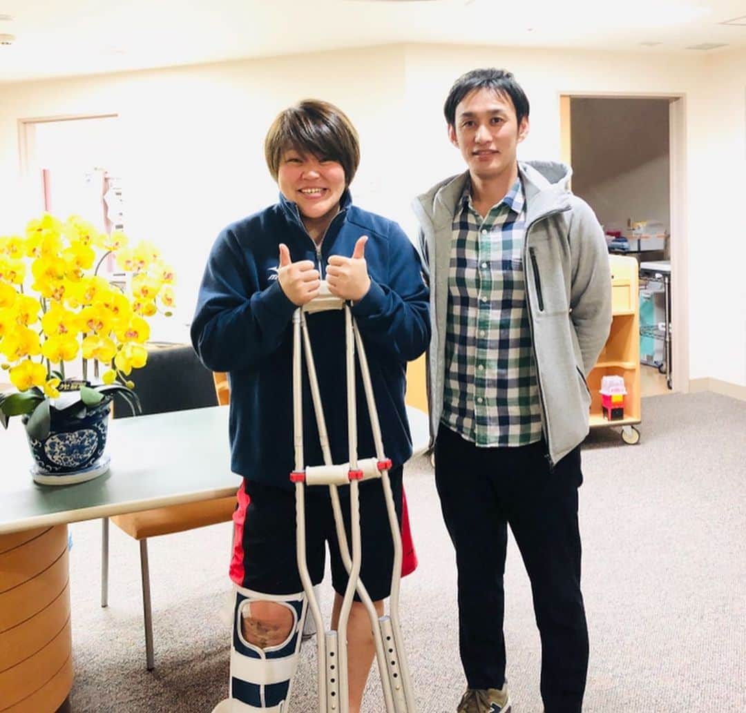杉本美香さんのインスタグラム写真 - (杉本美香Instagram)「・ ・ 膝の手術をしてくださったのは【亀田総合病院・加藤有紀先生】 ・ テレビにも出演されて大忙しの中、手術をしてくれました。 ・ とても理解があり、アスリートに寄り添って対応してくださる先生です‼️ ・ もぉー色々なお話を聞きたい方のお一人です🥇 ・ 理学療法士の宮崎さん・細川さん・高村さんにもとってもお世話になりました‼️ ・ 宮崎さんの勉強熱心なところには多々学ばせてもらいました💻 怪我に対して、柔道に対してこんなに勉強してくれて、まとめてわかりやすく説明してくださるところに関心‼️ さすが亀田総合病院のリハビリは日本一です🥇 ・ 信賀先生は臨機応変に全て対応してくださり、帰宅前にも様子を見にきてくれて、たくさんお話をしてくれる先生でした🥇 ・ 病棟の看護士さんは、元気で優しくてパワフルで急かせかしてない感じがリラックスできる日々でした🥇 ・ まぁー1日のスケジュールはアスリートコース💪🏻笑 ・ 亀田総合病院の皆さんには本当に感謝しております😊 ありがとうございました🤩 ・ #亀田総合病院 #鴨川 #前十字靭帯再々建手術  #加藤有紀　先生 #大忙しなのに全然見せない #対応力半端ない #学び多い日々 #感謝 #笑顔 #smile😊」1月24日 23時48分 - mika__sugimoto