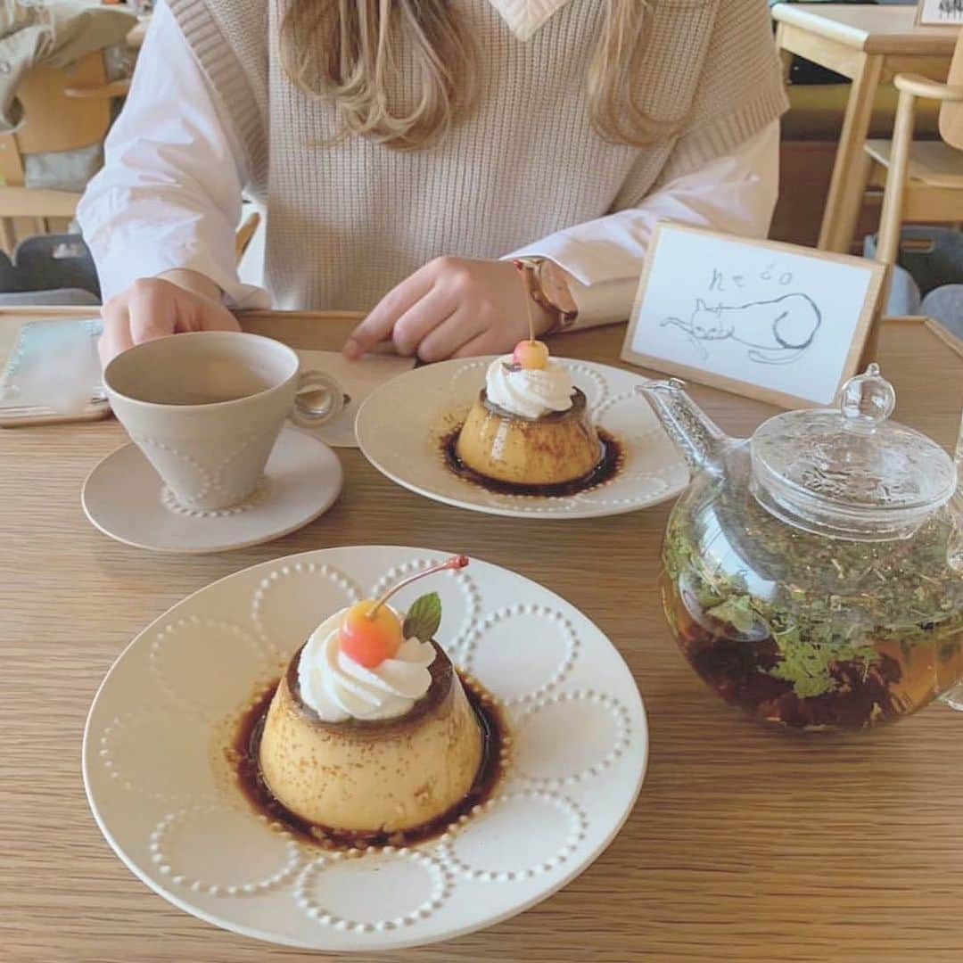 ローリエプレス編集部さんのインスタグラム写真 - (ローリエプレス編集部Instagram)「絶品プリンが食べたいならココ♡﻿ ﻿ かいりにある #家と庭 ♡﻿ シンプルなカラメルソースのプリンが﻿ とってもおいしいってウワサ◎﻿ ﻿ おいしいプリンが食べたくなったらぜひ一度足を運んでみて！﻿ ﻿ ﻿ ﻿ ﻿ ﻿ ✔︎家と庭﻿ 東京都港区南青山5-6-23 SPIRAL 5F﻿ ﻿ ﻿ ﻿ ﻿ #laurierpress_表参道カフェ﻿ ﻿ ﻿ ﻿ ﻿ ﻿ ﻿ Thank you♡﻿ ﻿ @6v6mo ﻿ ﻿ ﻿ ﻿ ﻿ ﻿ ﻿ #ローリエプレス #表参道カフェ #青山カフェ #カフェ巡り」1月24日 23時54分 - laurier_press