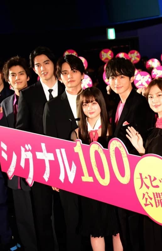 柳亮のインスタグラム：「いよいよ映画 #シグナル100 全国公開しました！ メインキャストによる初日舞台挨拶もありました。映画アップ前なので行けませんでしたが…畳み掛けるようなみんなのつぶやきもひと段落しちゃいますが、映画はひと息つけない超展開ばかり！ 東映のバトルロワイヤルを彷彿とさせる学園スリラーのリバイバルとして企画から携わってきました。 紆余曲折すぎましたけど公開したもんがち。1人でも多くの方に何か爪痕を残せたら。R15+なんですけどね🤣  #シグナル100 #橋本環奈 #小関裕太 #瀬戸利樹 #甲斐翔真 #中尾暢樹 #福山翔大 #中田圭祐 #山田愛奈 #若月佑美 #恒松祐里  #竹葉リサ #渡辺雄介 #高柳亮博」