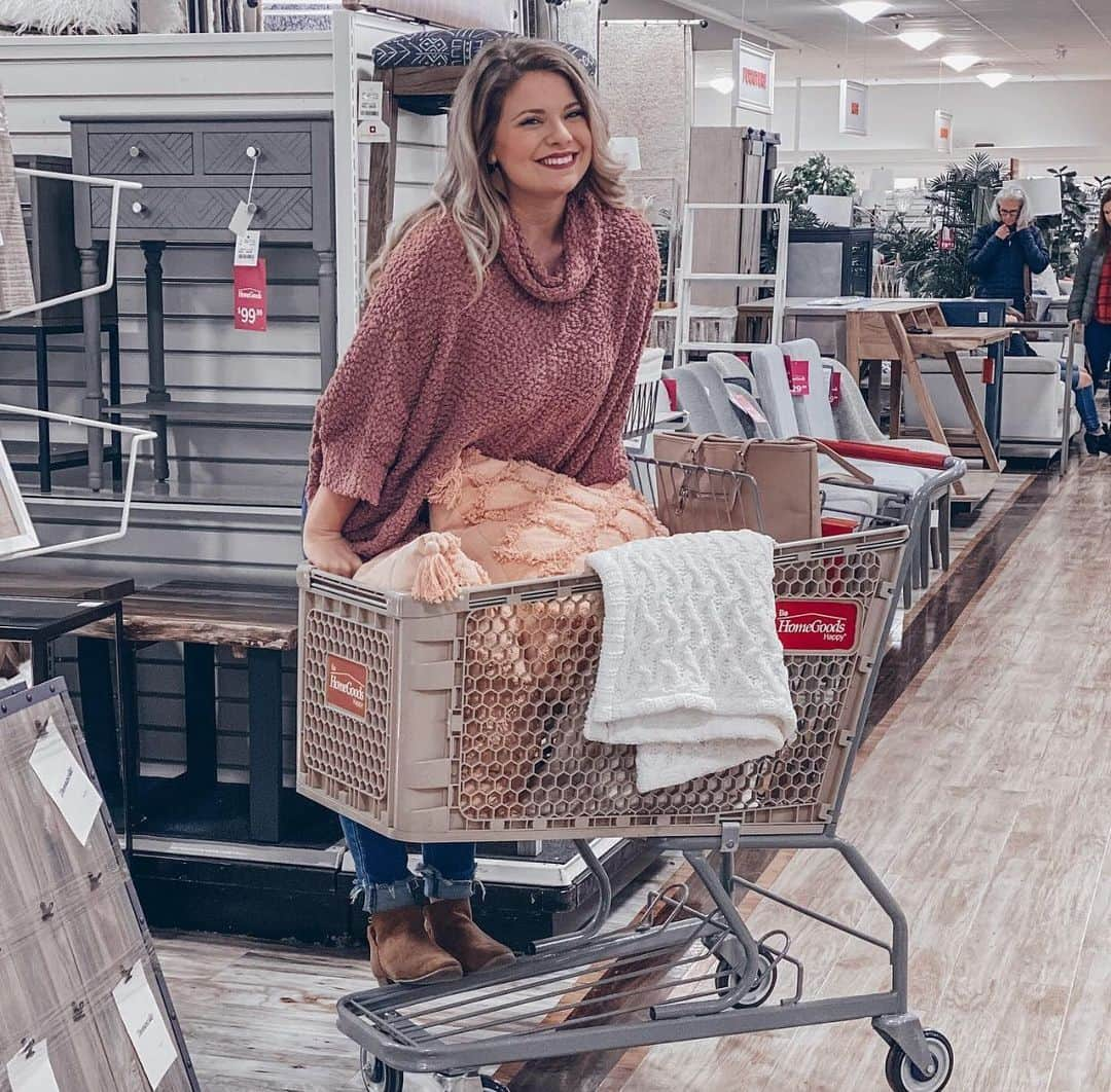 HomeGoodsさんのインスタグラム写真 - (HomeGoodsInstagram)「Jump on, hold on tight, and let your cart guide you down the aisles 🛒 #GoFinding (📸: @_xoxomegg)」1月25日 0時00分 - homegoods