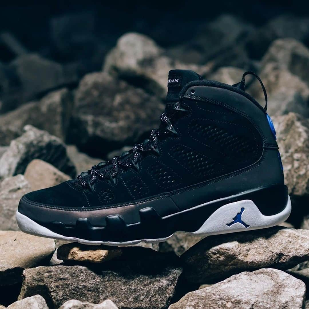 Sneaker Newsさんのインスタグラム写真 - (Sneaker NewsInstagram)「The Air Jordan 9 "Racer Blue", complete with reflective mudguards and suede uppers, will officially release tomorrow at select @jumpman23 retailers. For full details, hit the link in our bio.」1月25日 0時01分 - sneakernews