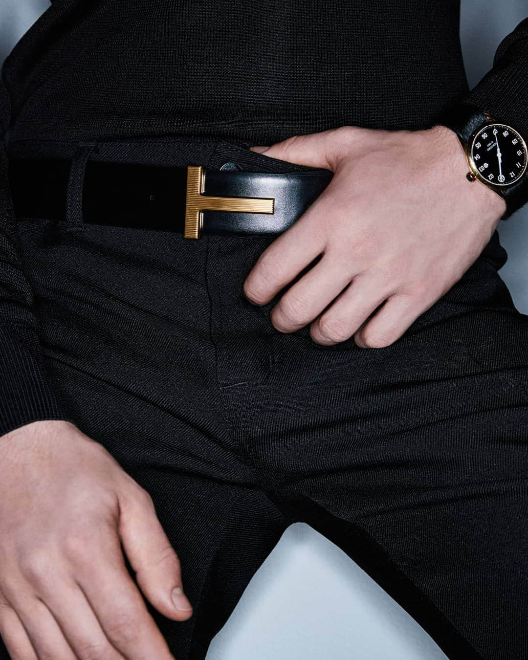 トムフォードさんのインスタグラム写真 - (トムフォードInstagram)「Featuring the iconic T Belt updated with a ridge detail on the belt buckle and a modern TOM FORD 002 Timepiece. #TOMFORD #TFTIMEPIECES」1月25日 0時15分 - tomford