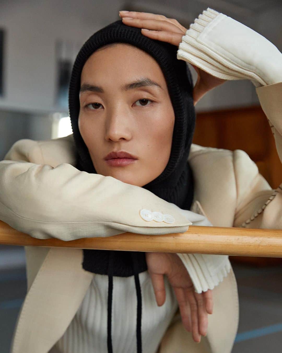 PORTER magazineさんのインスタグラム写真 - (PORTER magazineInstagram)「Ahead of the new fashion season, discover the designer pieces and styling tricks that will take your look from conventional to exceptional. Styled by @natasharoyt and photographed by @yemchuk, model @linazhanglina showcases the next-gen trench coats, faux-fur coats, midi skirts and knit dresses that have been reinvigorated with an avant-garde edge.」1月25日 0時38分 - portermagazine