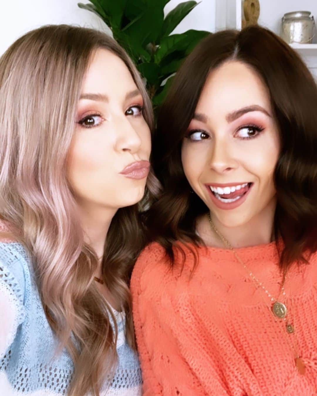Tracy and Stefanieのインスタグラム：「We’re back!! Again. 😂🤣 Ask us all the questions!!! ❤️❤️❤️#askeg」