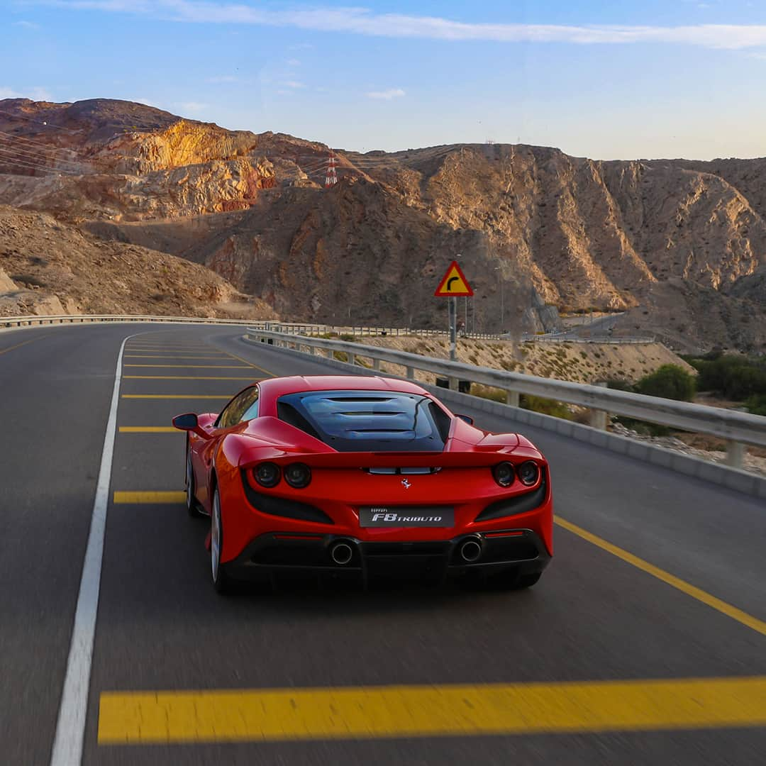 フェラーリさんのインスタグラム写真 - (フェラーリInstagram)「Live for the moment. With the #FerrariF8Tributo you’ll drive at the limit with ease and confidence. #Ferrari #DrivingFerrari #CarsWithoutLimits」1月25日 1時00分 - ferrari