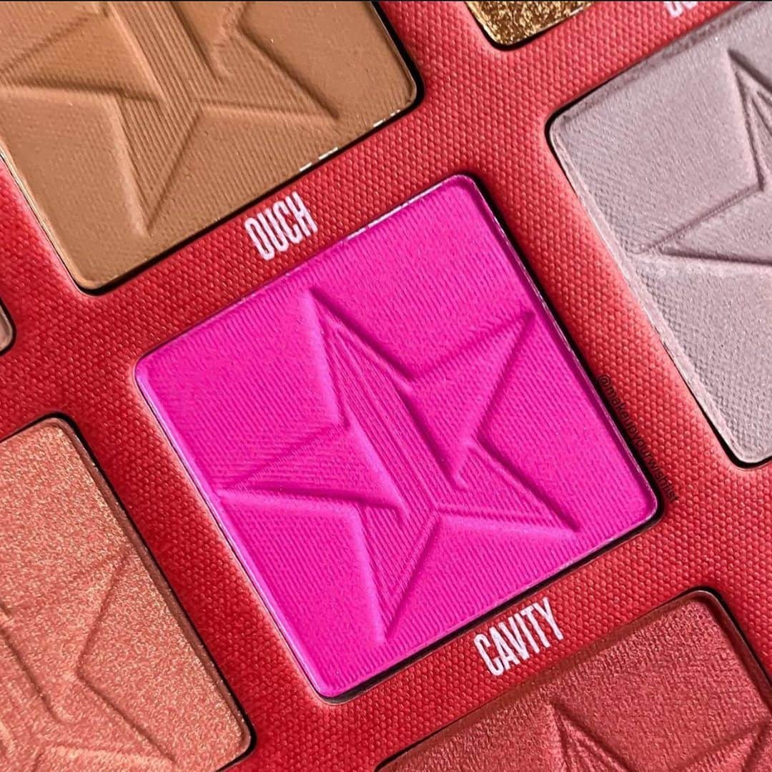 Jeffree Star Cosmeticsさんのインスタグラム写真 - (Jeffree Star CosmeticsInstagram)「Just a little morning sugar fix 💉  Who’s tried using shade Cavity from our #BloodSugar Palette as a blush? We promise you’ll be obsessed 🤤 photo by: #jeffreestarcosmetics」1月25日 1時00分 - jeffreestarcosmetics