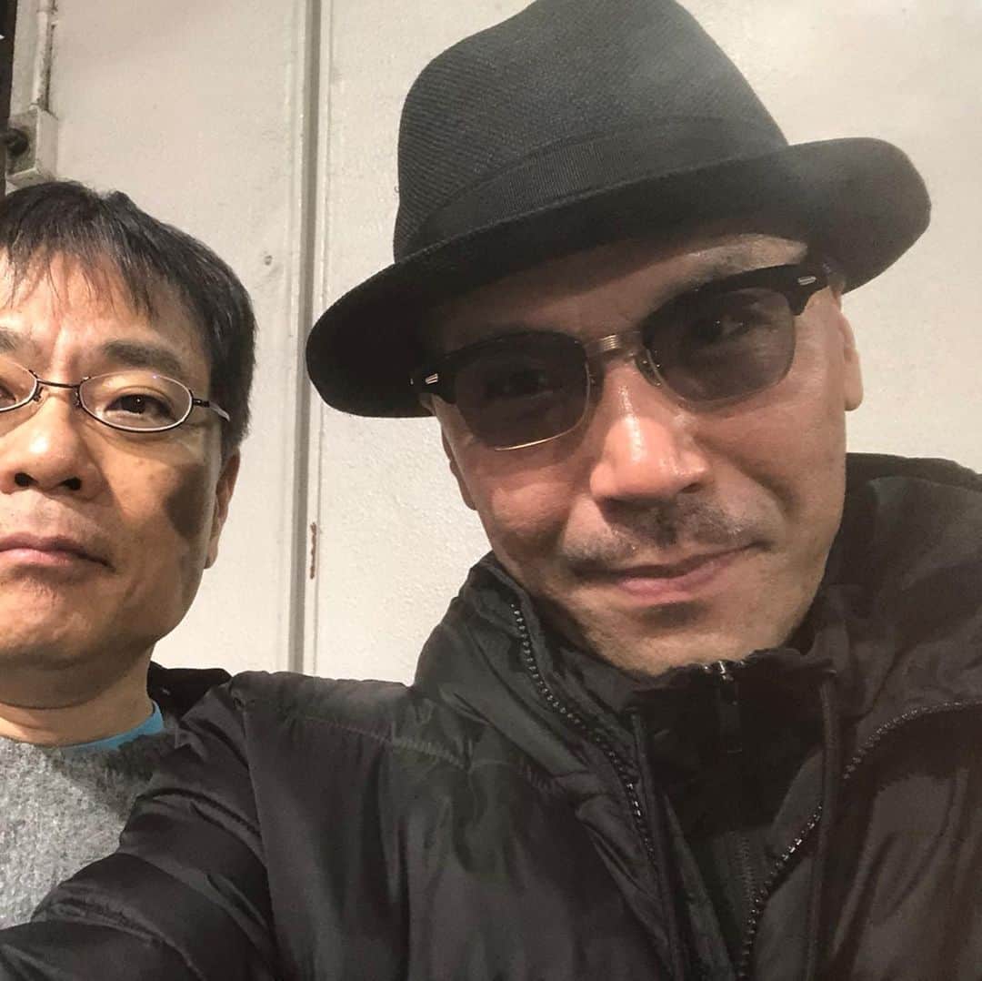 いとうせいこうのインスタグラム：「『is the poet』のニュー7インチ音源、この数日ものすごいスピードで完成しつつある。「怒りを吠えるけもの」AB面。聞いてぶっ飛ぶダブアイデアになってます。これで四月の発売に間に合うはず！」