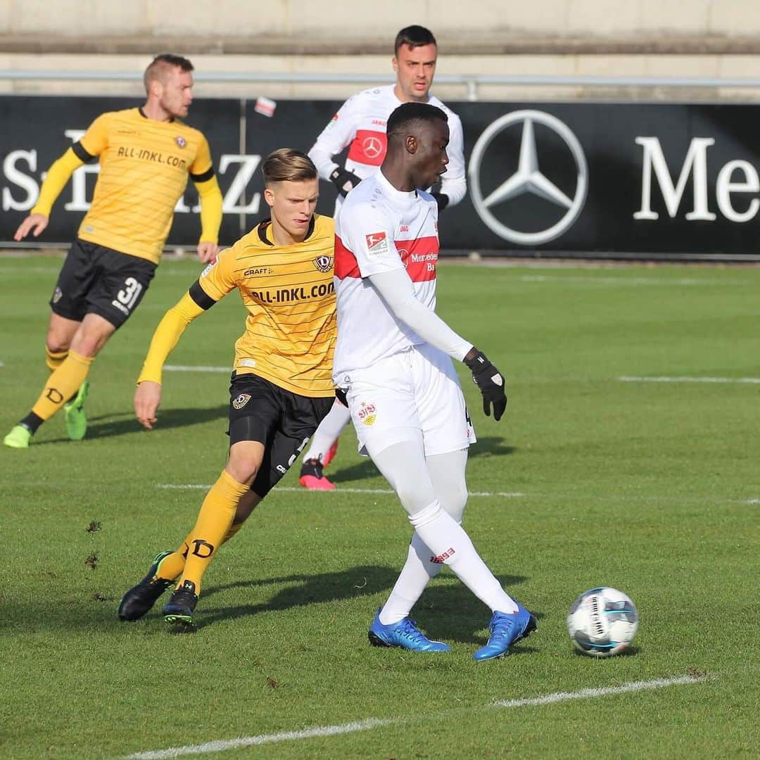 VfBシュトゥットガルトさんのインスタグラム写真 - (VfBシュトゥットガルトInstagram)「Gelungene Generalprobe gegen die SG Dynamo Dresden dank der Tore von @mario (66‘), @h.alghaddioui (79‘) und @lilian.egloff (90‘) • #VfB #VfBSGD 3:1 #VfBStuttgart #Testspiel #Generalprobe #Vorbereitung ✔️🔜 #Heimspiel #VfBFCH」1月25日 1時33分 - vfb