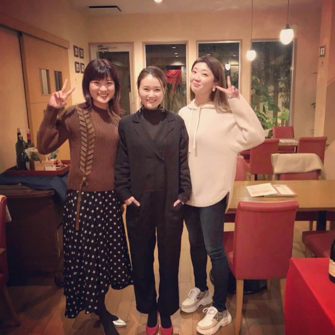 妃乃あんじさんのインスタグラム写真 - (妃乃あんじInstagram)「#元月組　の#地元　メンバーと新年会！ めちゃくちゃご近所さんなのに夏ぶりにやっと集まれた！ LINEグループもご近所さん。笑 定期的に会って地元の美味しいお店に行ってただ爆笑して帰るという会だけど、ちゃんと掟があって、チャリで会ってチャリで行ける範囲のお店であること。  今回私がよく行く　#pinuccio というイタリアンにみんなで行ってきました！ 美味しいし、面白すぎるし、お腹いっぱいの夜でした。 あー笑った！ バタバタな最近の日々に、癒しと発散が同時に出来た最高の一日でした♡  次はあそこに行こう、、、うふふ♡楽しみすぎる。。 #麗百愛 #煌海ルイセ　#妃乃あんじ #24年乗ってる私の愛車が久しぶりに乗ったらパンクしてた #修理出さな #ものもちよすぎ  #笑すぎ」1月25日 1時48分 - ange_hino