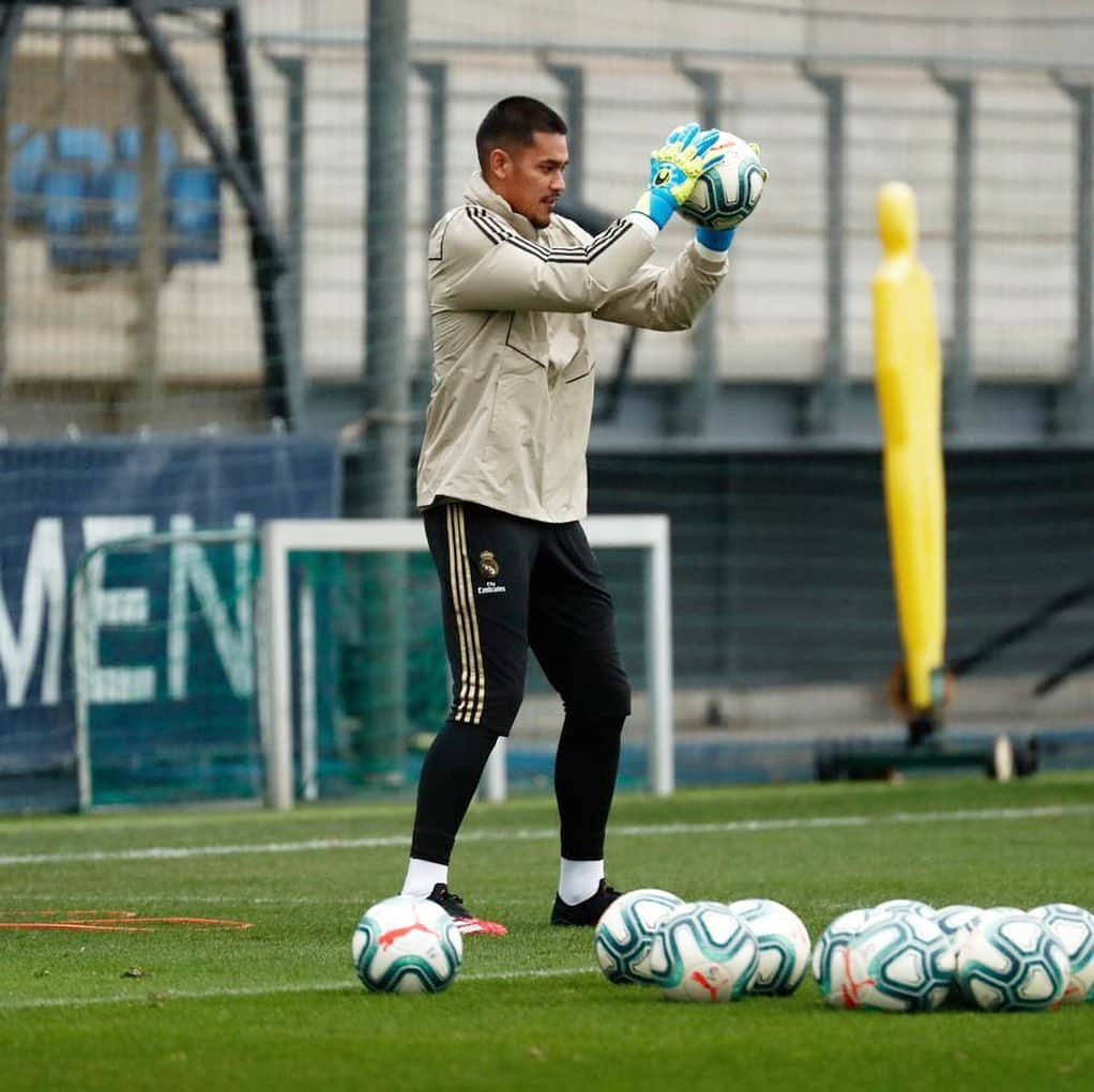 アルフォンス・アレオラさんのインスタグラム写真 - (アルフォンス・アレオラInstagram)「🧤⚽️ @realmadrid #HalaMadrid」1月25日 1時50分 - alphonseareola