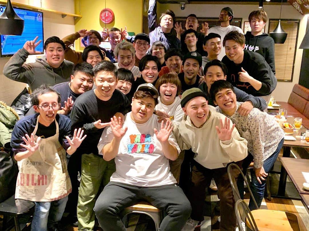 池田真一のインスタグラム：「今年も後輩のみんなが誕生日祝ってくれました！ 今年もめちゃくちゃ楽しかった！ 本当にいつも僕の寂しがり屋に付き合ってくれてありがとう！ 今年もいっぱいご飯と映画と遊び付き合ってください！みんな愛してるで！」