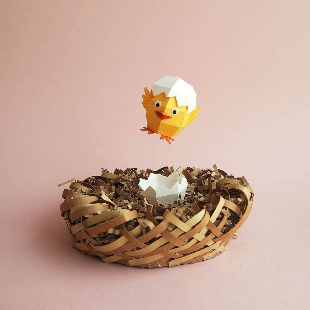 のインスタグラム：「Friday \0/ 🐣🍳 by 👉 Laure Farion @papierpapierpapier 👈  #LaureFarion #papierpaierpapier #eggsconcept #egg #eggs #papercraft #papier」