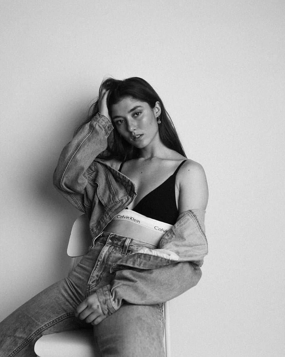 Calvin Kleinさんのインスタグラム写真 - (Calvin KleinInstagram)「#CALVINKLEINUNDERWEAR on the mind 💭 @brookytay takes on the day in #ModernCotton essentials. ⠀⠀⠀⠀⠀⠀⠀⠀⠀⠀⠀⠀⠀⠀⠀⠀⠀⠀⠀⠀ ⠀⠀⠀⠀⠀⠀⠀⠀⠀⠀⠀⠀⠀⠀⠀⠀⠀⠀⠀⠀ What's your #Friday look? Show us ➡️ #MYCALVINS ⠀⠀⠀⠀⠀⠀⠀⠀⠀⠀⠀⠀⠀⠀⠀⠀⠀⠀⠀⠀ 📸: @lordski ⠀⠀⠀⠀⠀⠀⠀⠀⠀⠀⠀⠀⠀⠀⠀⠀⠀⠀⠀⠀ ⠀⠀⠀⠀⠀⠀⠀⠀⠀⠀⠀⠀⠀⠀⠀⠀⠀⠀⠀⠀ Tap to shop:  Modern Cotton Triangle Bra [GLOBAL]」1月25日 2時15分 - calvinklein